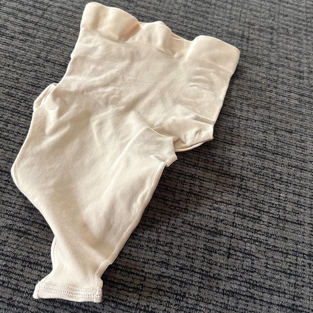 SKIMS Men's Classic Cream Undershirt